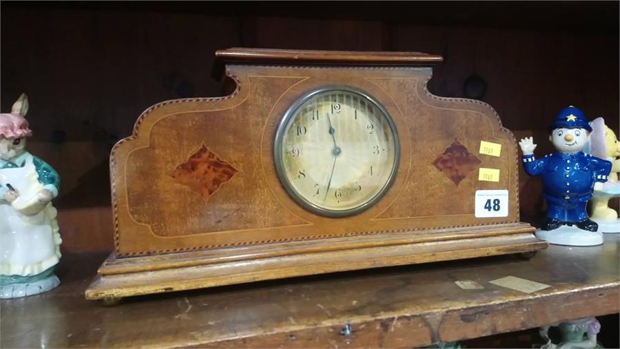 An Edwardian mahogany mantel clock