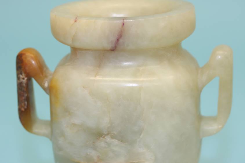 A Chinese jade vase. 15 cm high - Image 5 of 7