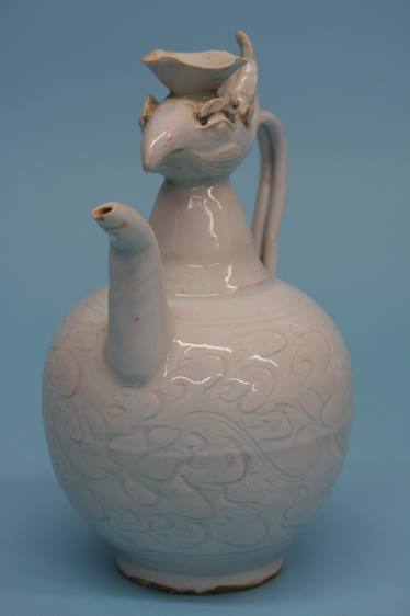 A Chinese ewer, modelled with a phoenix. 21 cm high - Image 2 of 11