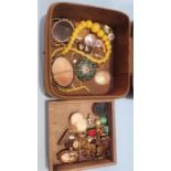 Box of assorted jewellery