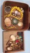 Box of assorted jewellery