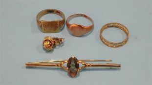 Two gold signet rings, a brooch etc., 13.6 grams
