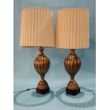 A pair of table lamps.