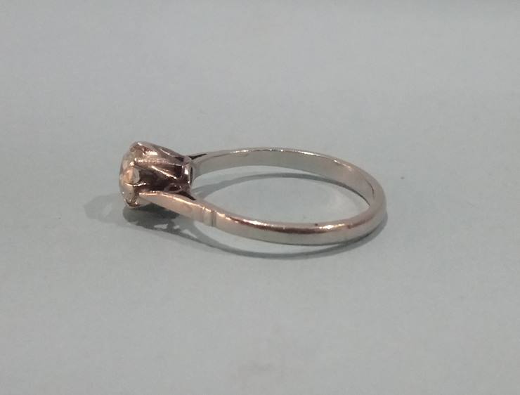 A platinum 1ct solitaire diamond ring - Image 3 of 3