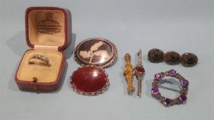 An 18ct ring and various silver mounted brooches