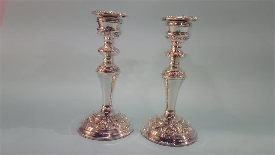 Pair of filled silver candlesticks, Broadway and Co. Birmingham, 1976 - Image 2 of 2