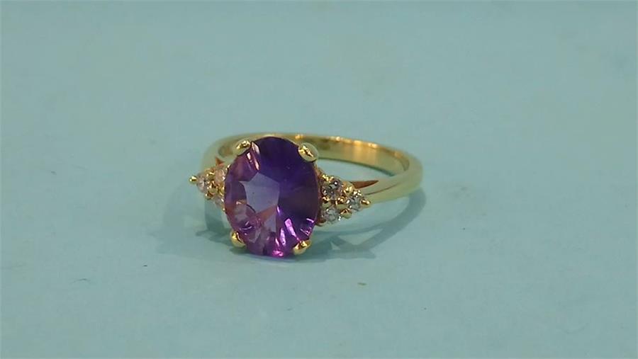 An 18ct diamond and amethyst ring - Image 2 of 4