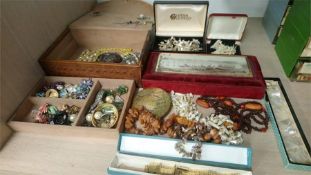 Box of assorted jewellery, including Amber coloured necklace
