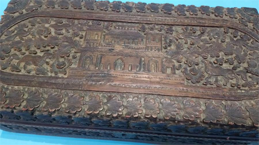 A carved wooden box, 30cm length - Image 4 of 5