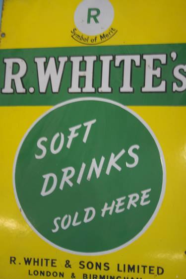 An Original 'R White's' 'Soft Drinks Sold Here' enamelled sign in yellow and green, 76cm x 51cm - Image 2 of 6