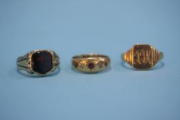 Three various 9ct gold rings, 11.0 grams