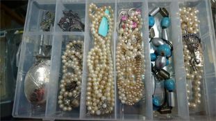 Collection of assorted jewellery