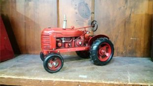 Model tractor