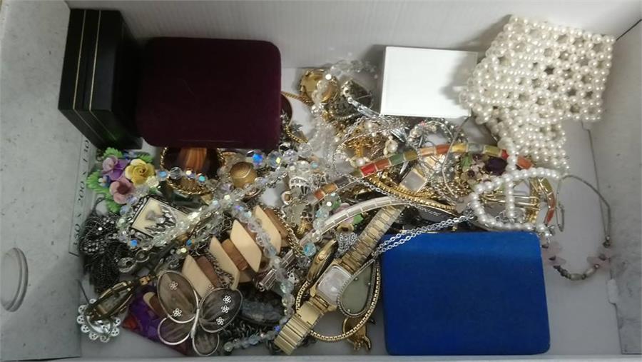 Quantity of costume jewellery - Image 2 of 3