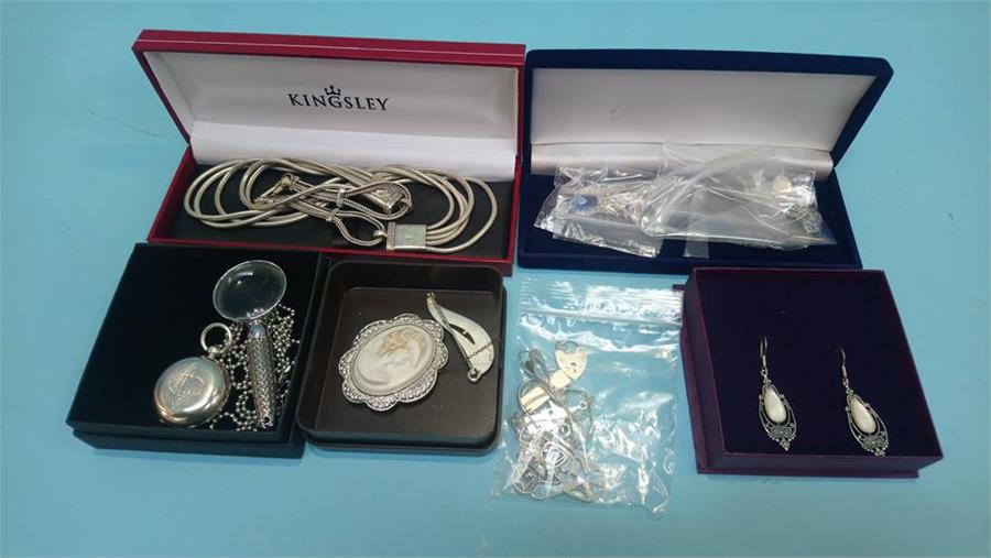 Collection of assorted silver jewellery