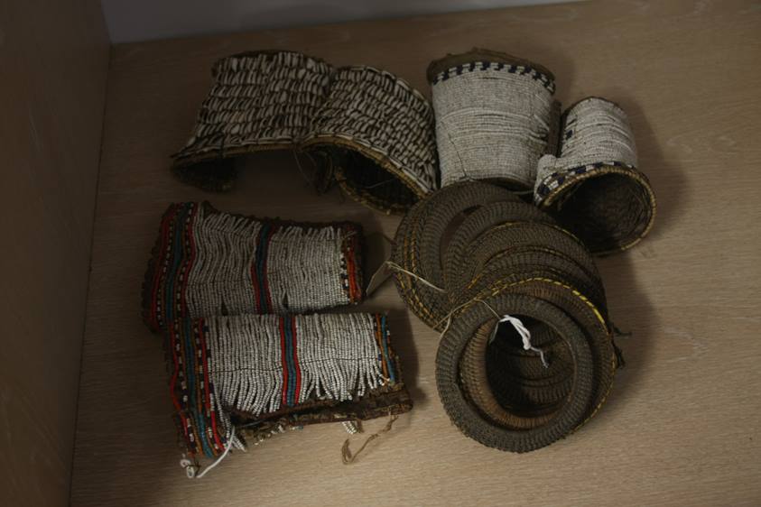 Collection of assorted tribal jewellery - Image 2 of 8