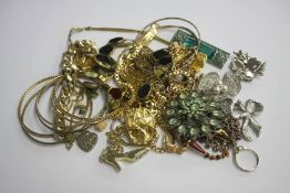 Bag of assorted costume jewellery