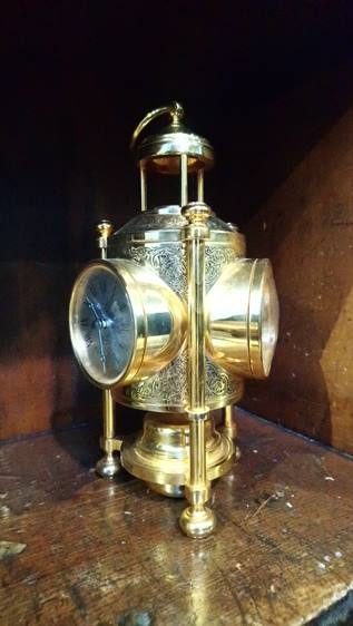 A brass desk barometer - Image 3 of 5