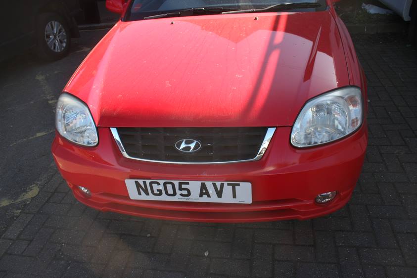 A Hyundai Accent CDX, 1600 PETROL, NO TAX, NO TEST (SORN), 70,853 miles - Image 8 of 10