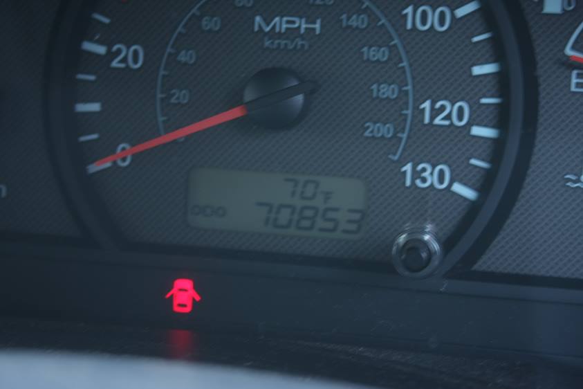 A Hyundai Accent CDX, 1600 PETROL, NO TAX, NO TEST (SORN), 70,853 miles - Image 5 of 10