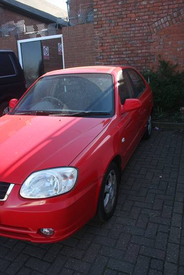 A Hyundai Accent CDX, 1600 PETROL, NO TAX, NO TEST (SORN), 70,853 miles - Image 9 of 10