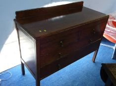 An oak chest of drawers