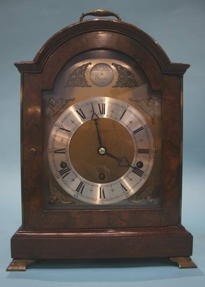 A walnut cased Elliot mantle clock - Image 4 of 6