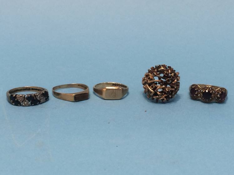 Four 9ct rings and one unmarked 20.4 grams total