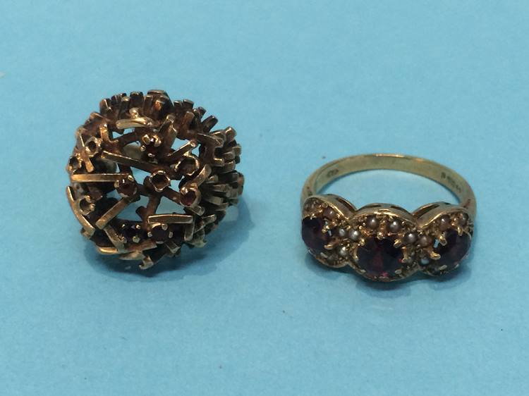 Four 9ct rings and one unmarked 20.4 grams total - Image 3 of 4