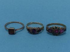Three various gold dress rings, 4.3grams