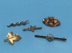 Two 9ct gold brooches and three others