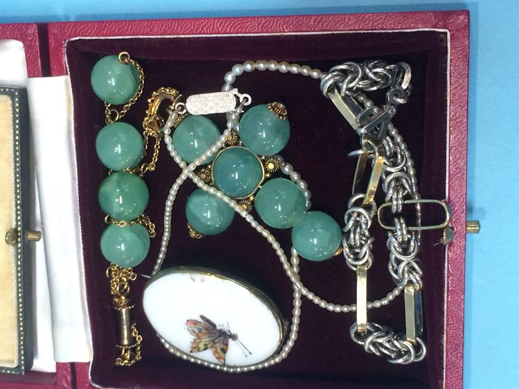 A Jade necklace, a seed pearl necklace, two pins etc. in a Harrods jewellery box - Image 2 of 4