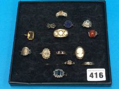 Tray containing 14 silver rings
