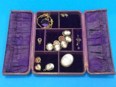 Jewellery case and contents, including cameos etc.