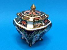 A small Royal Crown Derby Imari pattern vase and cover, pattern 1128