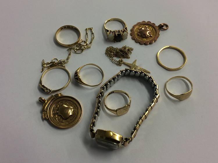 Various gold rings, a gold medal etc.