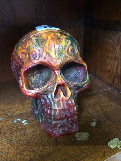 A cast resin skull - Image 2 of 2