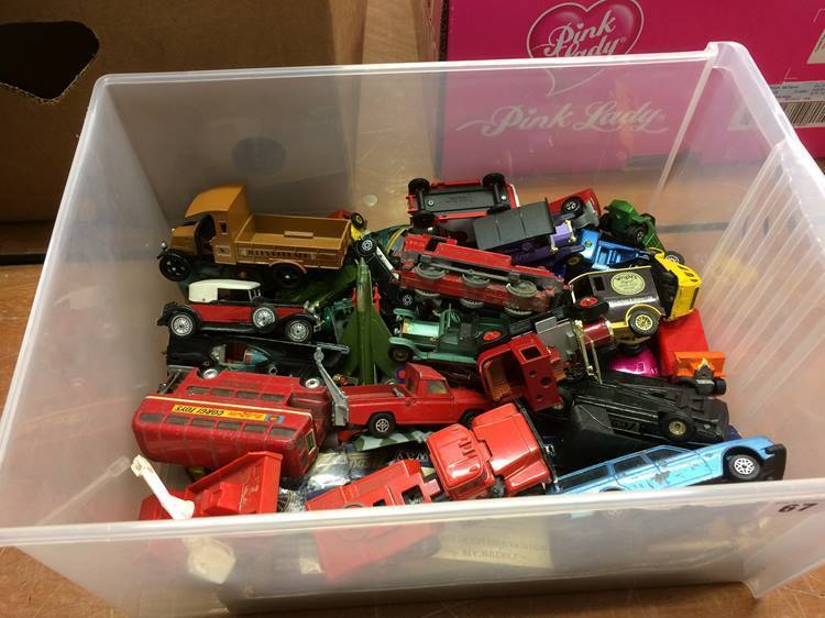 Quantity of die cast toy cars