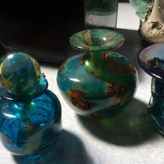 Four pieces of M'Dina glass - Image 2 of 3