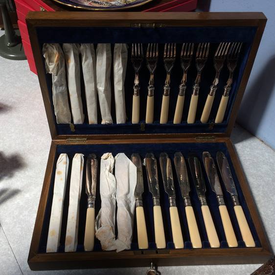 A canteen of cutlery and a carving set - Image 6 of 6