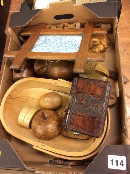 Collection of paper weights and carved items - Image 2 of 3