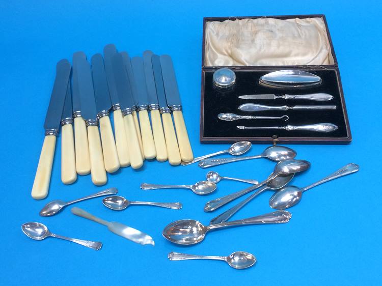 Cased silver vanity set and various silver spoons etc. - Bild 2 aus 2