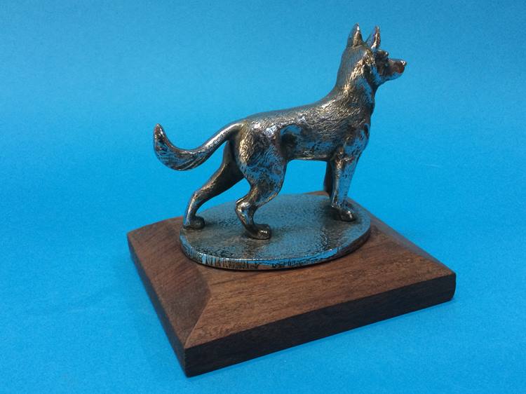 A white metal bowl together with a Desmo car mascot modelled as a German Shepherd - Image 4 of 5