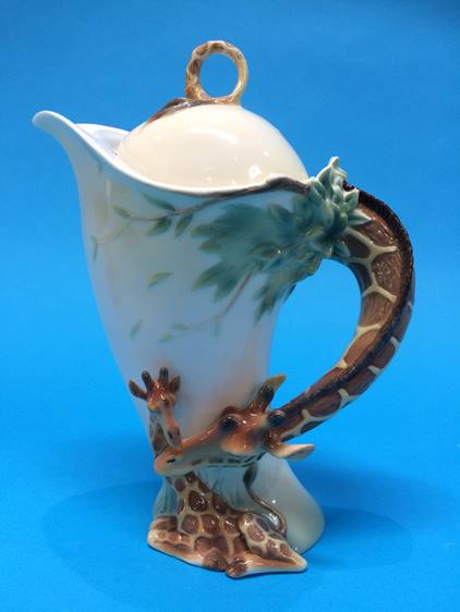 A Franz giraffe tea cup and saucer and matching tea pot (boxed) - Image 2 of 4