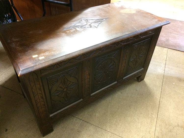 An oak blanket box