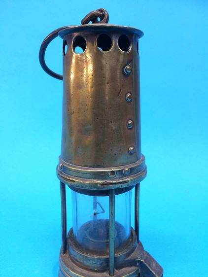 A brass four bar miners lamp - Image 3 of 4