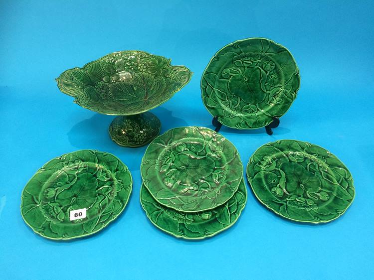 Five Majolica plates and a tazza - Image 2 of 3