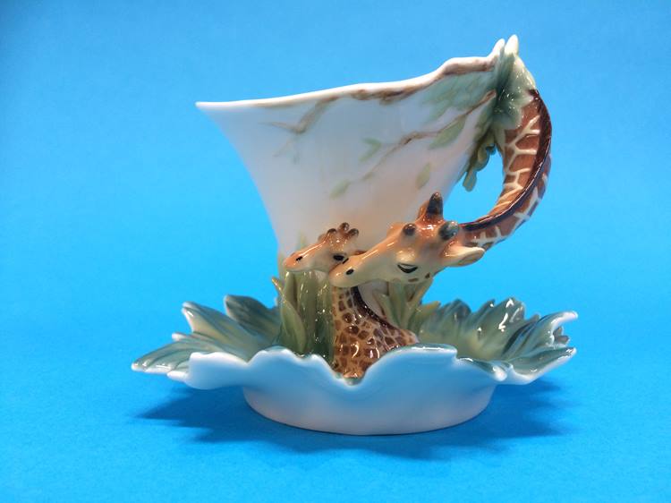 A Franz giraffe tea cup and saucer and matching tea pot (boxed) - Image 3 of 4
