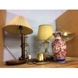 Oriental vase and four lamps