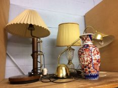 Oriental vase and four lamps